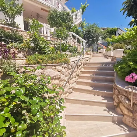 شقة Niko Lux With Jacuzzi Only 70m From The دْغاماي