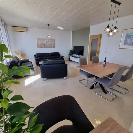 شقة Niko Lux With Jacuzzi Only 70m From The *