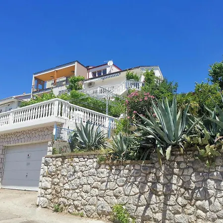 شقة Niko Lux With Jacuzzi Only 70m From The *