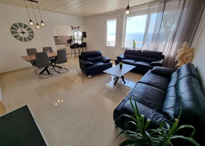 Niko Lux With Jacuzzi Only 70m From The Appartamento Dramalj