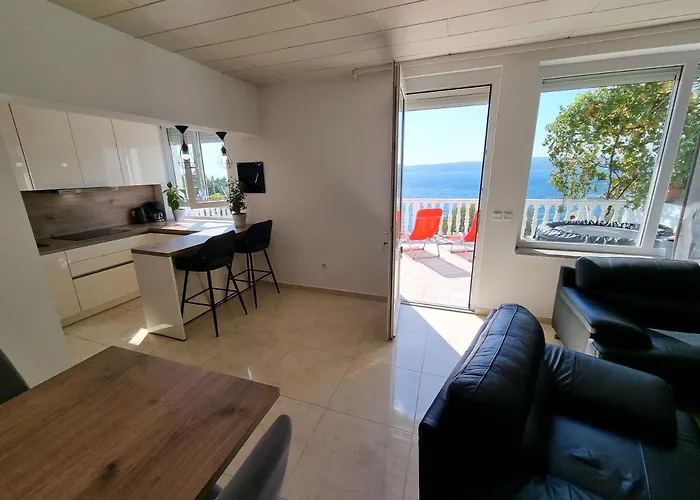 Niko Lux With Jacuzzi Only 70m From The Dramalj