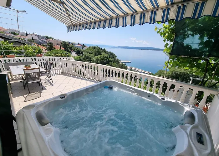 Niko Lux With Jacuzzi Only 70m From The *