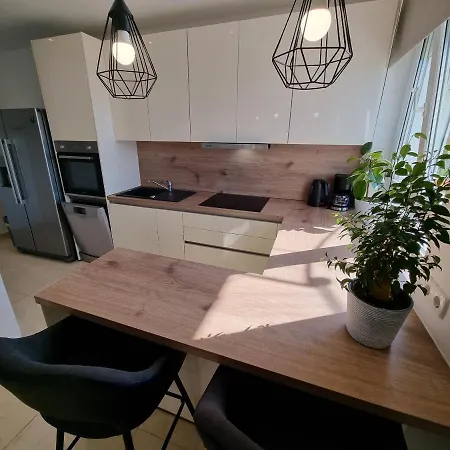 Niko Lux With Jacuzzi Only 70m From The Daire *