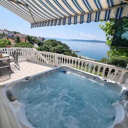 Niko Lux With Jacuzzi Only 70m From The *