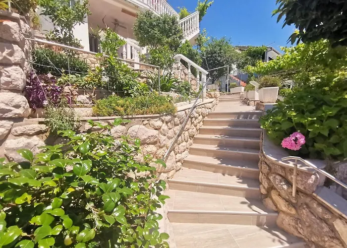 דירה Niko Lux With Jacuzzi Only 70m From The דראמליי