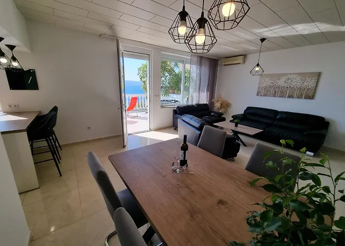 דירה Niko Lux With Jacuzzi Only 70m From The דראמליי